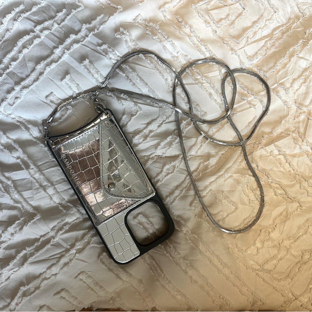 Bandolier GIA
Crossbody Phone Case in Silver Croc/Silver iPhone 14 Pro